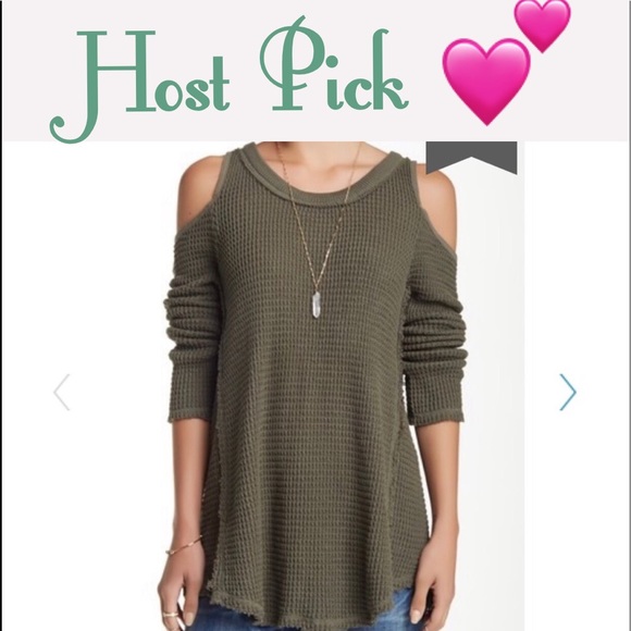 Free People Sweaters - 🎉HP🎉 Free People Cold-shoulder sweater | XS